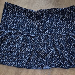 Brandy Melville One Size Black and White Floral Skirt
